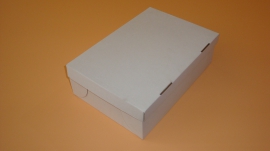 Fedeles süteményes- és tortadobozok (külön fedéllel) 